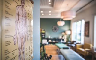 tableau-acupuncture-corps-points-mur