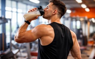 sportif-shake-salle-gym-équipement